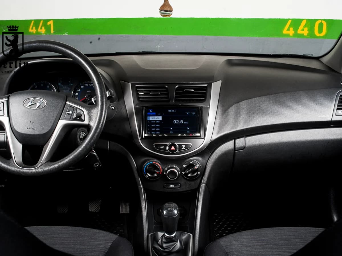 HYUNDAI Accent RB 1.4 Caja sexta Aire 2019 - Imagen 13