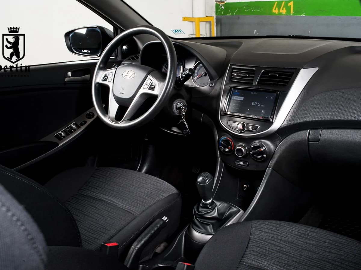 HYUNDAI Accent RB 1.4 Caja sexta Aire 2019 - Imagen 14