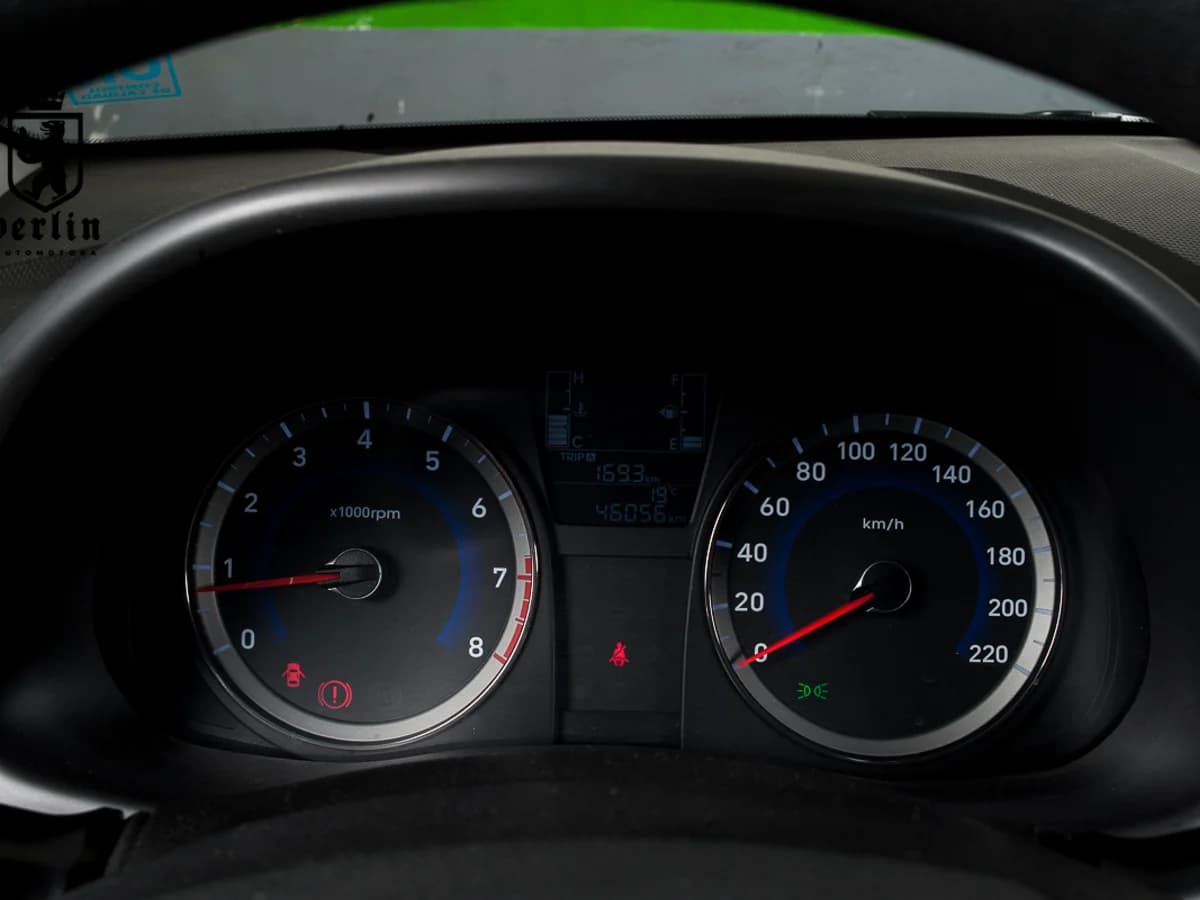 HYUNDAI Accent RB 1.4 Caja sexta Aire 2019 - Imagen 19