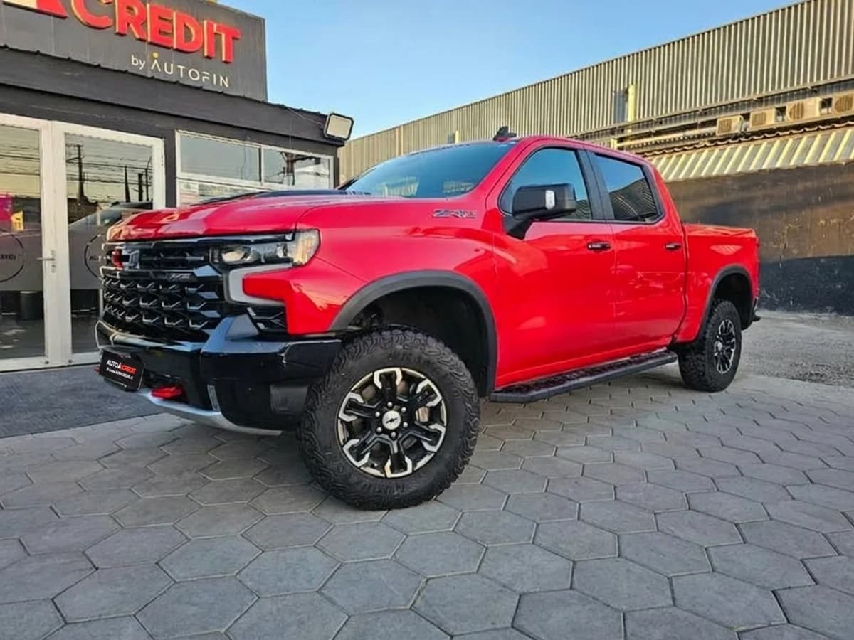 CHEVROLET SILVERADO 4X4 6.2 AUT RST 5.3L V8 2023 - Imagen 1