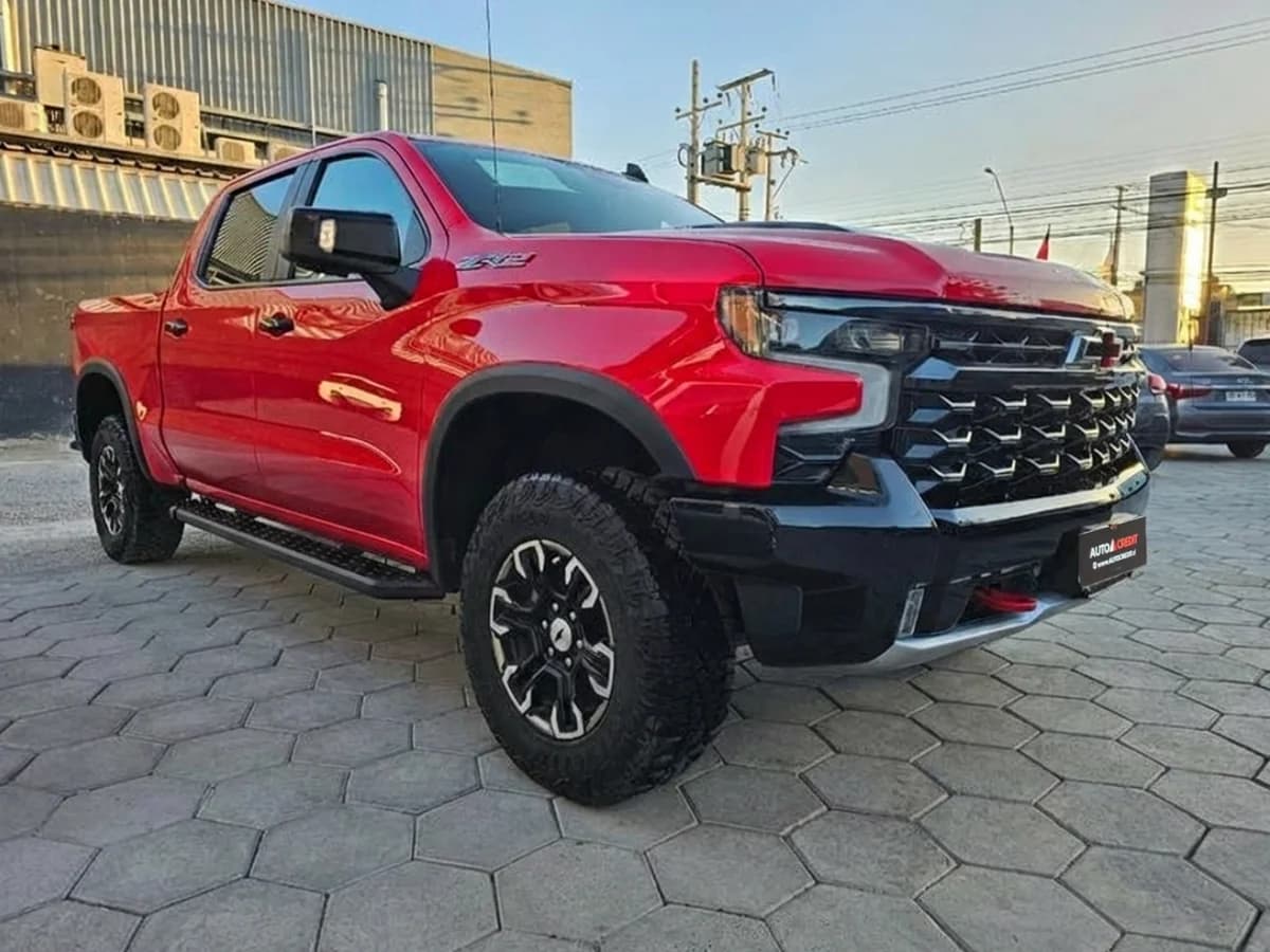 CHEVROLET SILVERADO 4X4 6.2 AUT RST 5.3L V8 2023 - Imagen 3