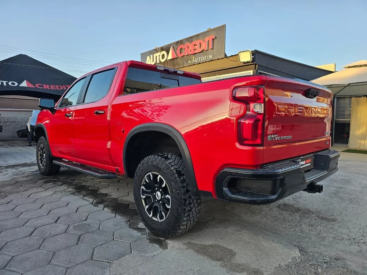CHEVROLET SILVERADO 4X4 6.2 AUT RST 5.3L V8 2023 - Imagen 4