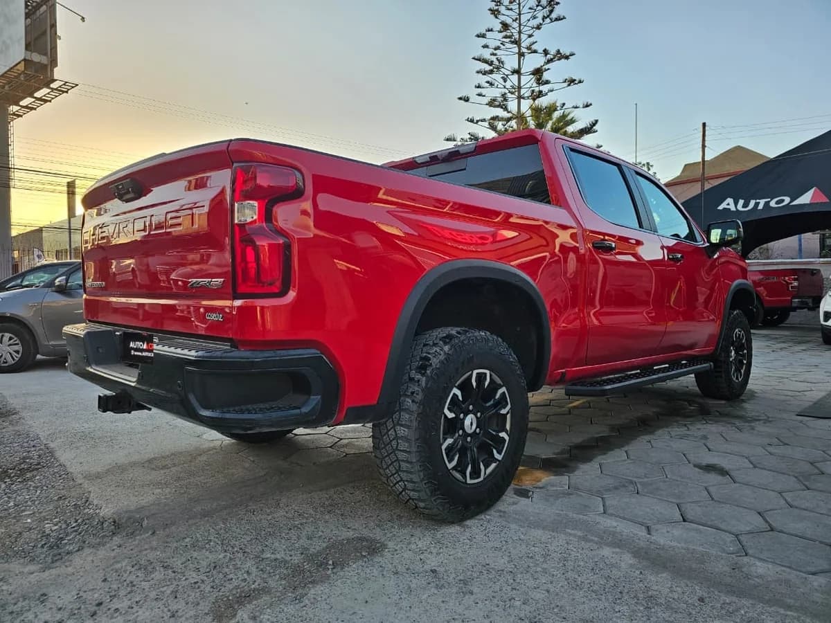 CHEVROLET SILVERADO 4X4 6.2 AUT RST 5.3L V8 2023 - Imagen 5