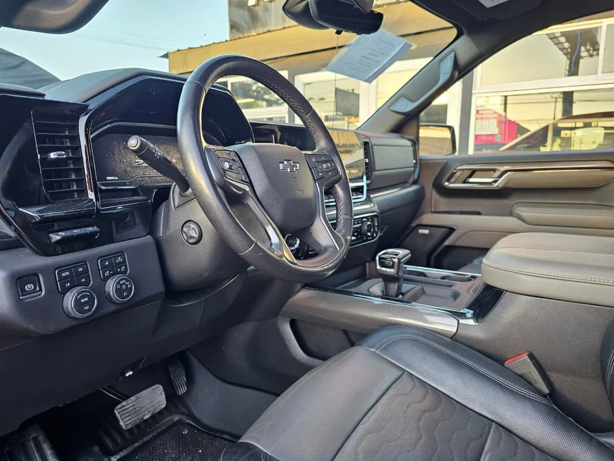 CHEVROLET SILVERADO 4X4 6.2 AUT RST 5.3L V8 2023 - Imagen 7