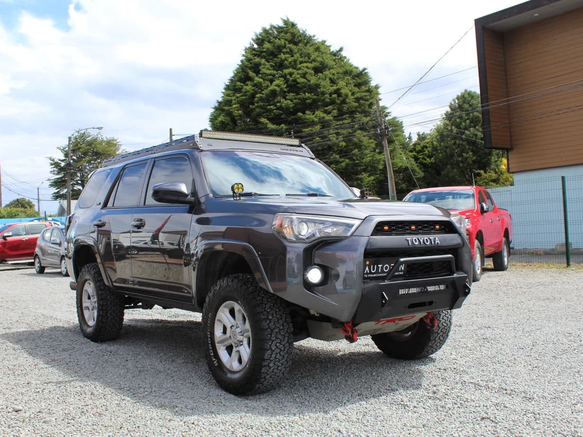 TOYOTA 4 RUNNER 4X4 4.0 AUT 2019 - Imagen 4