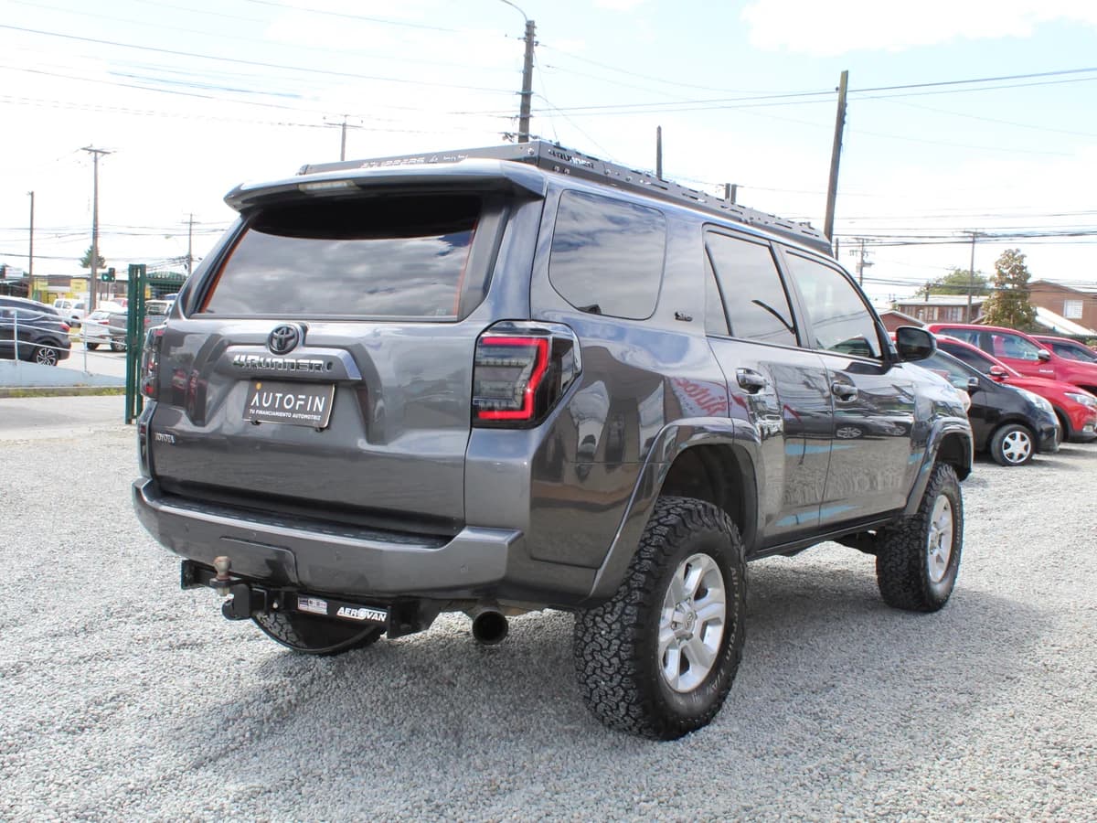 TOYOTA 4 RUNNER 4X4 4.0 AUT 2019 - Imagen 8