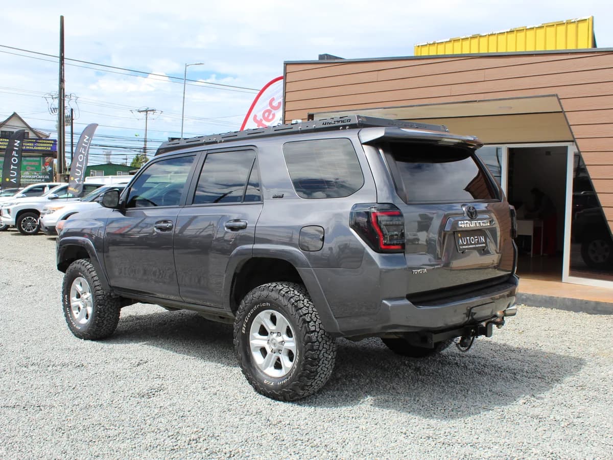 TOYOTA 4 RUNNER 4X4 4.0 AUT 2019 - Imagen 9