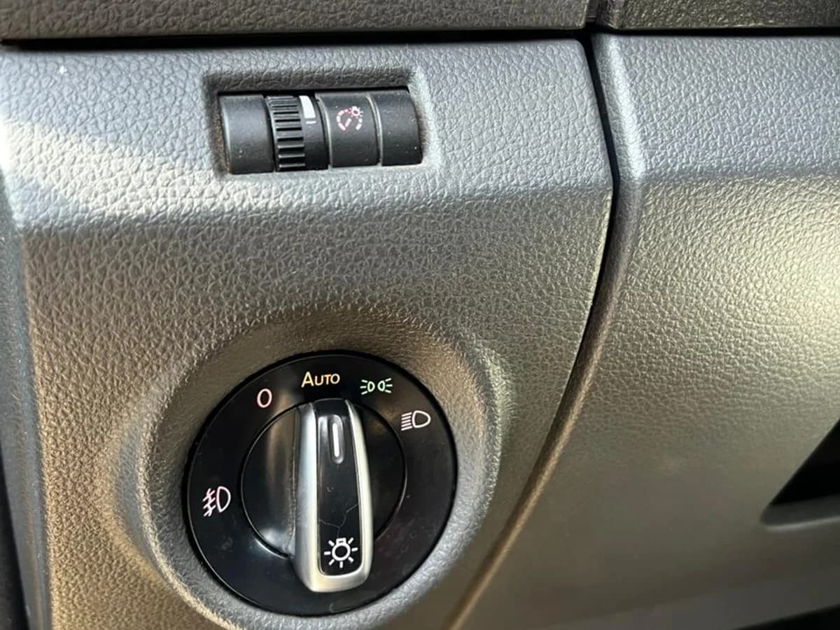 VOLKSWAGEN AMAROK HIGHLINE 4X4 2.0 AUT DIESEL 180HP AT 4P 2015 - Imagen 23