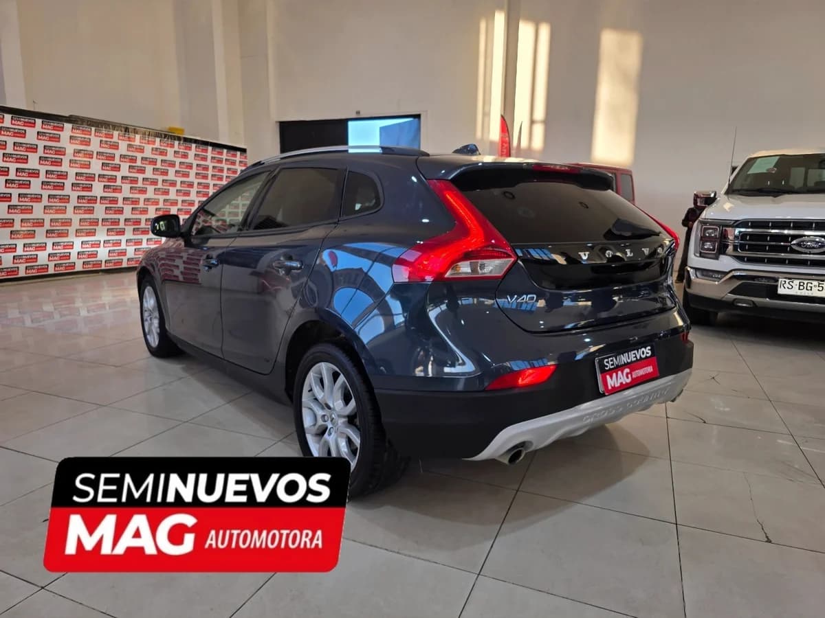 VOLVO V40 D2 AUT 2.0 D2 DIESEL 2019 - Imagen 4