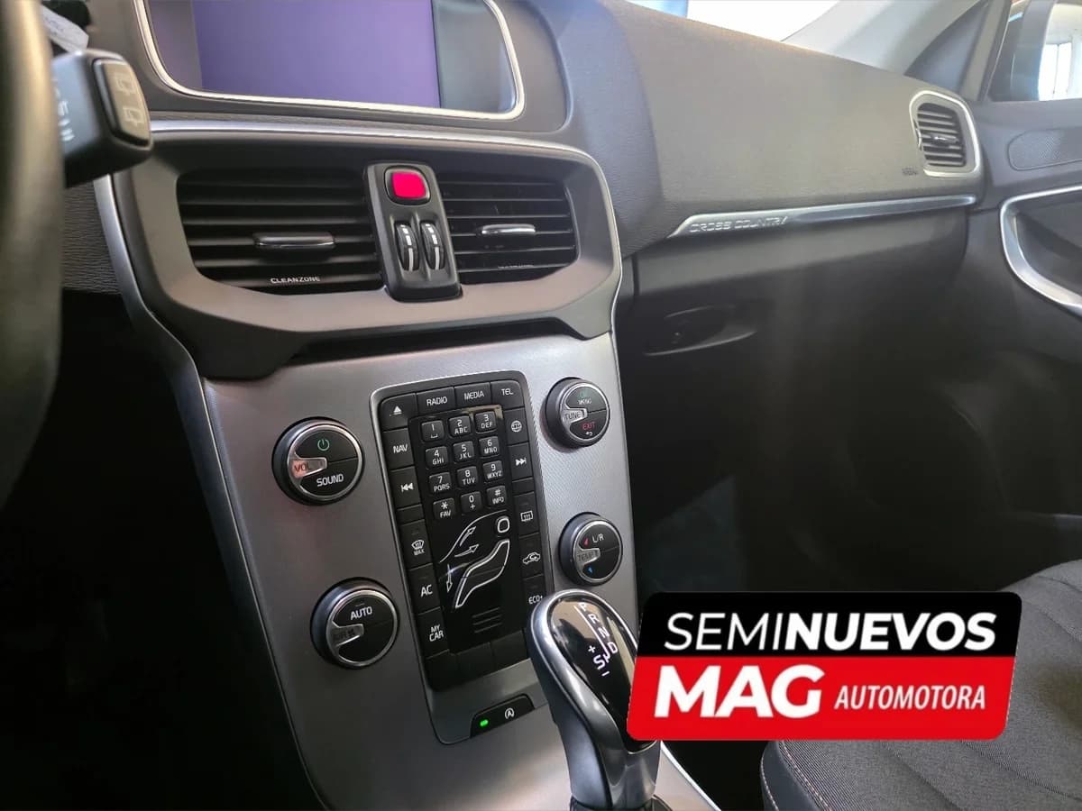 VOLVO V40 D2 AUT 2.0 D2 DIESEL 2019 - Imagen 9