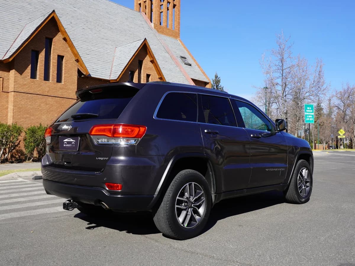 JEEP GRAND CHEROKEE LAREDO 3.6 4x2 2019 - Imagen 5