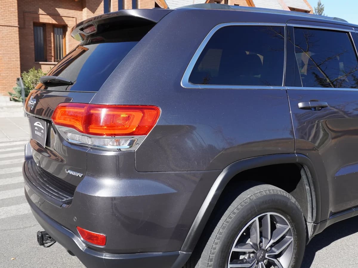 JEEP GRAND CHEROKEE LAREDO 3.6 4x2 2019 - Imagen 13