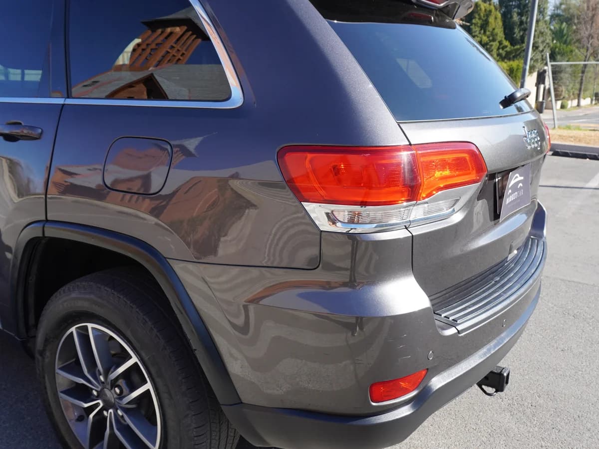 JEEP GRAND CHEROKEE LAREDO 3.6 4x2 2019 - Imagen 14