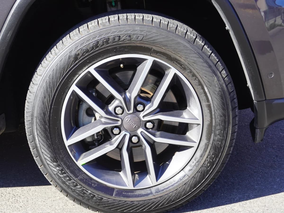 JEEP GRAND CHEROKEE LAREDO 3.6 4x2 2019 - Imagen 16