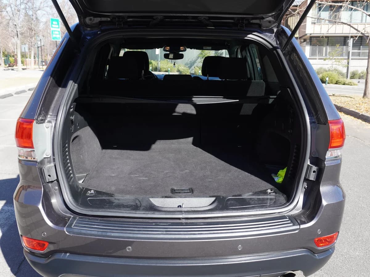 JEEP GRAND CHEROKEE LAREDO 3.6 4x2 2019 - Imagen 18