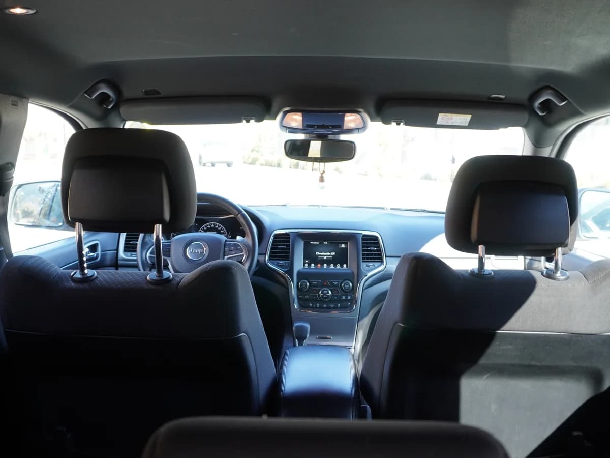 JEEP GRAND CHEROKEE LAREDO 3.6 4x2 2019 - Imagen 19