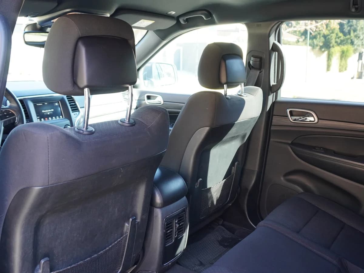 JEEP GRAND CHEROKEE LAREDO 3.6 4x2 2019 - Imagen 20