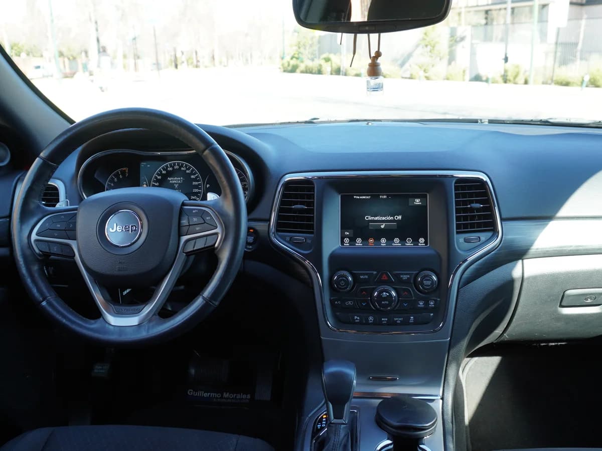 JEEP GRAND CHEROKEE LAREDO 3.6 4x2 2019 - Imagen 21