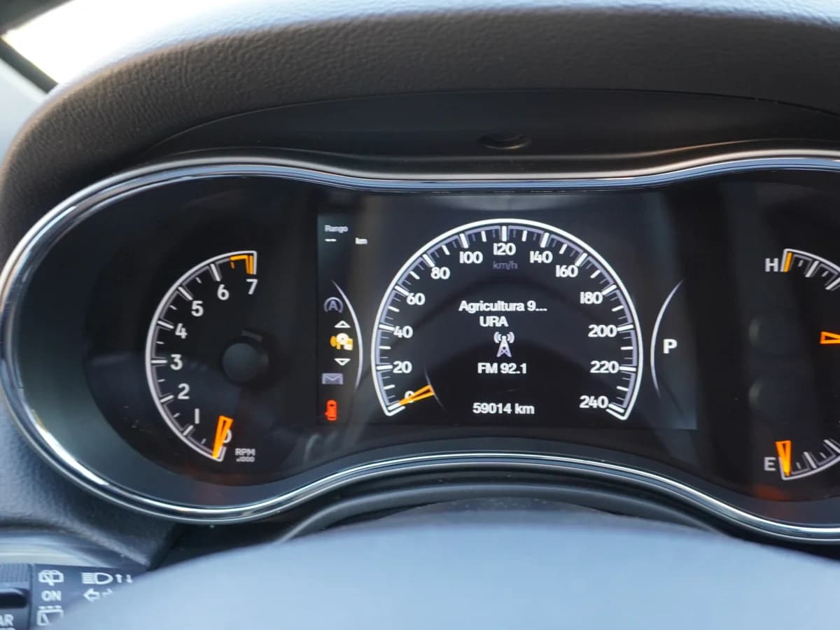 JEEP GRAND CHEROKEE LAREDO 3.6 4x2 2019 - Imagen 23