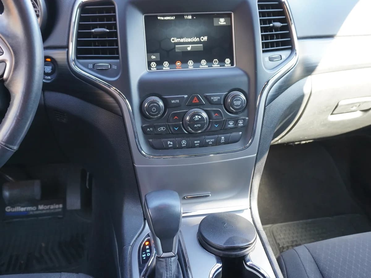 JEEP GRAND CHEROKEE LAREDO 3.6 4x2 2019 - Imagen 25