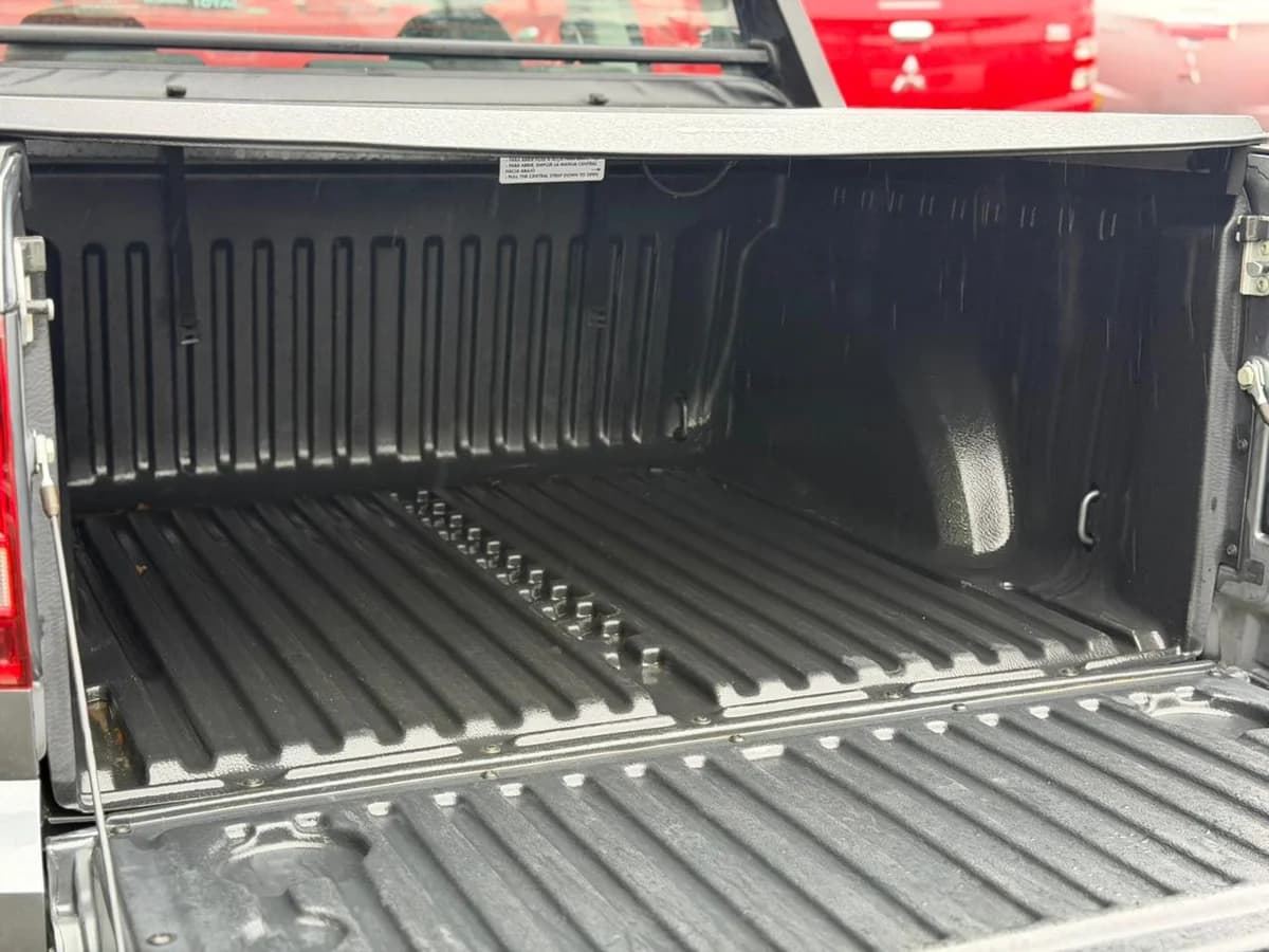 VOLKSWAGEN SAVEIRO D CAB 1.6 COMFORTLINE MT 4X2 2022 - Imagen 12