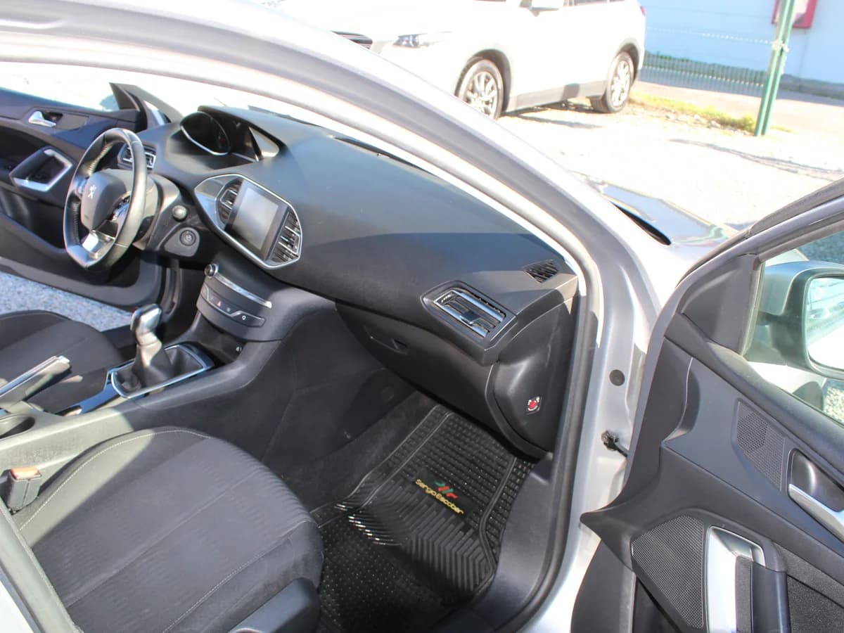 PEUGEOT 308 2017 - Imagen 9