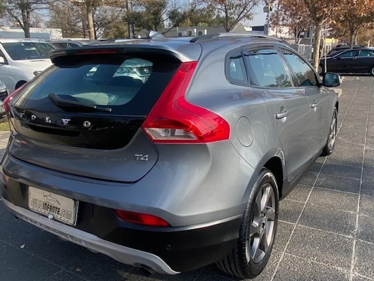 VOLVO V40 T4 2.0 Cross Country 2015 - Imagen 2
