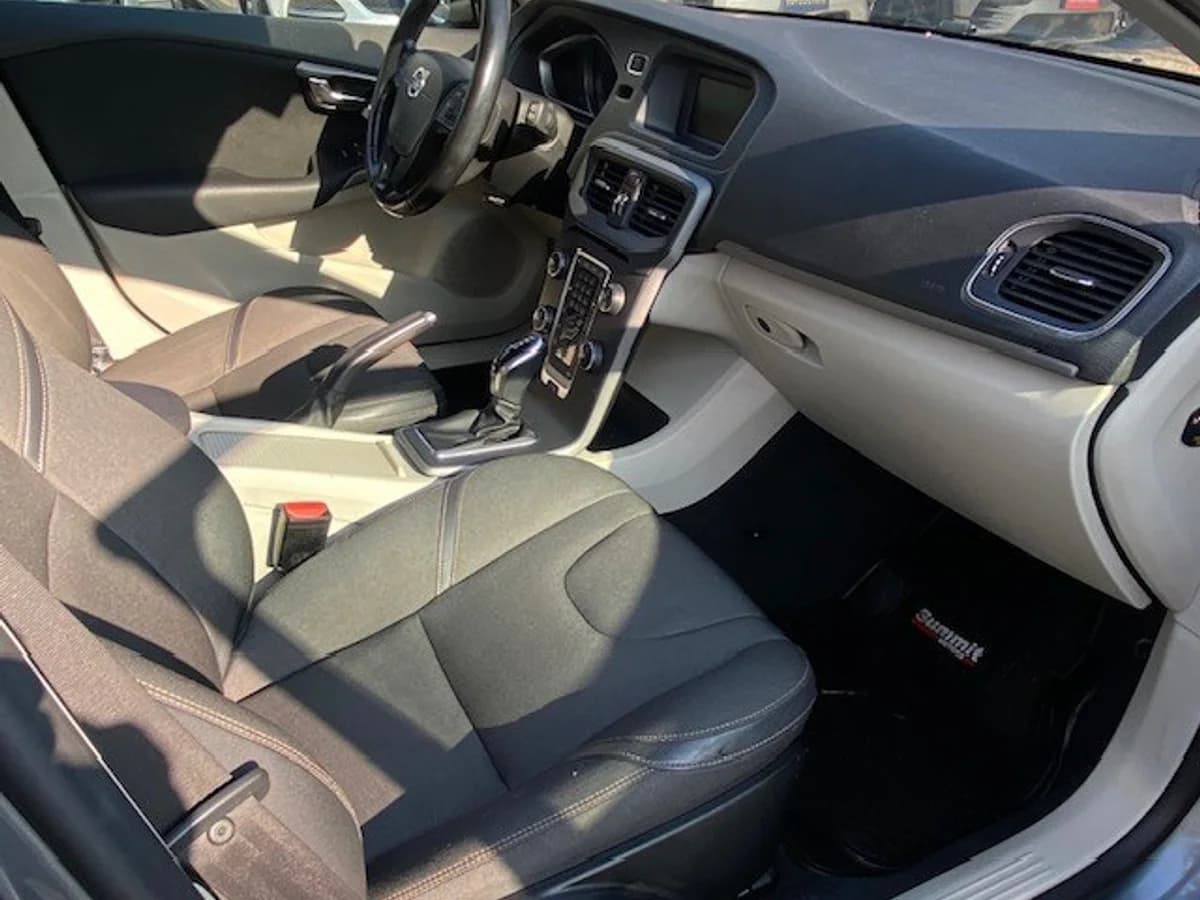 VOLVO V40 T4 2.0 Cross Country 2015 - Imagen 11