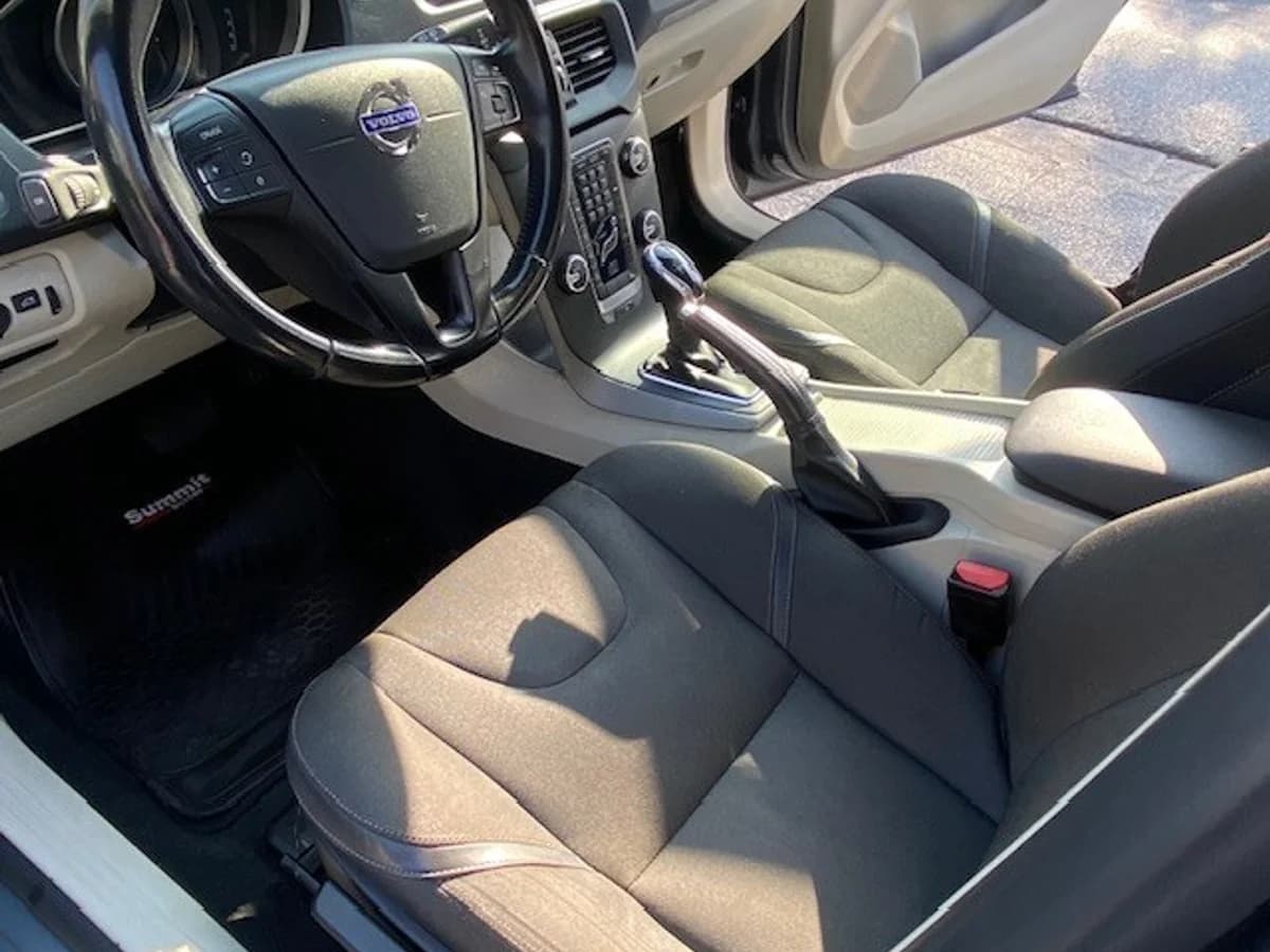 VOLVO V40 T4 2.0 Cross Country 2015 - Imagen 15