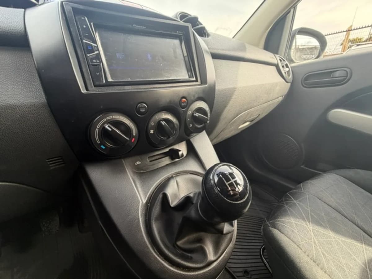 MAZDA 2 1.5 SPORT FULL 4X2 MT 5P 2014 - Imagen 11