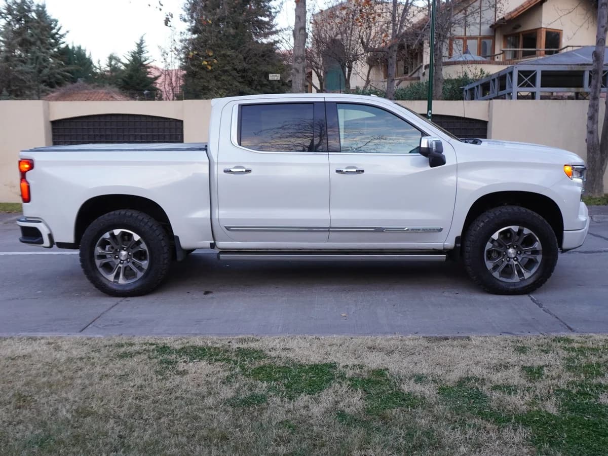 CHEVROLET Silverado Diesel 3.0L 4X4 AT 2023 - Imagen 4