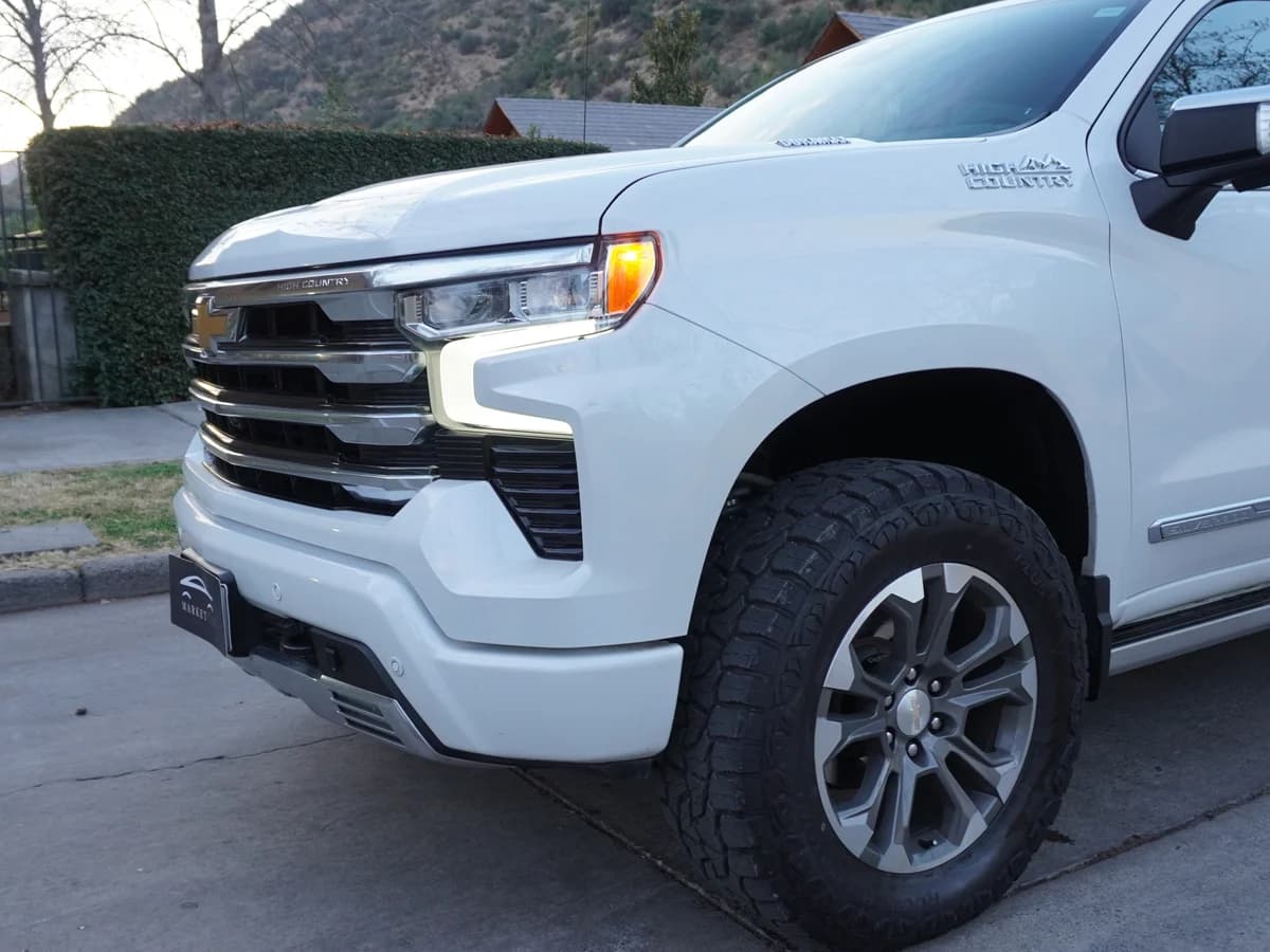 CHEVROLET Silverado Diesel 3.0L 4X4 AT 2023 - Imagen 10
