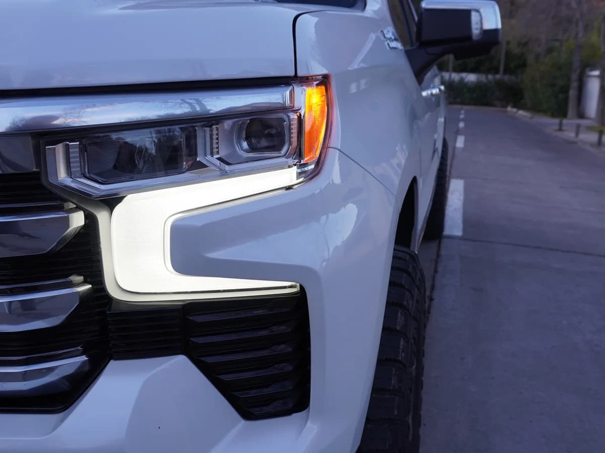CHEVROLET Silverado Diesel 3.0L 4X4 AT 2023 - Imagen 16