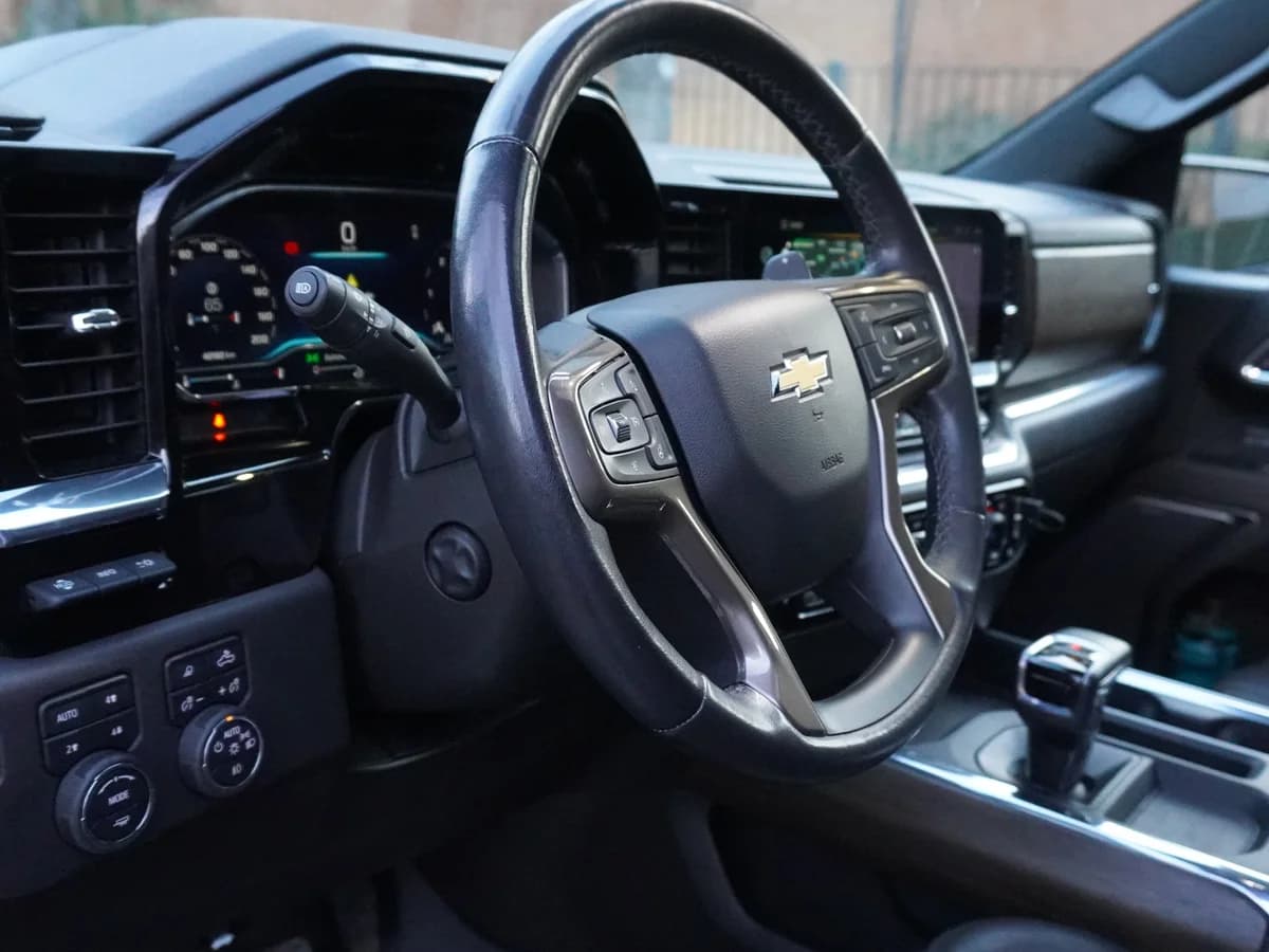 CHEVROLET Silverado Diesel 3.0L 4X4 AT 2023 - Imagen 28