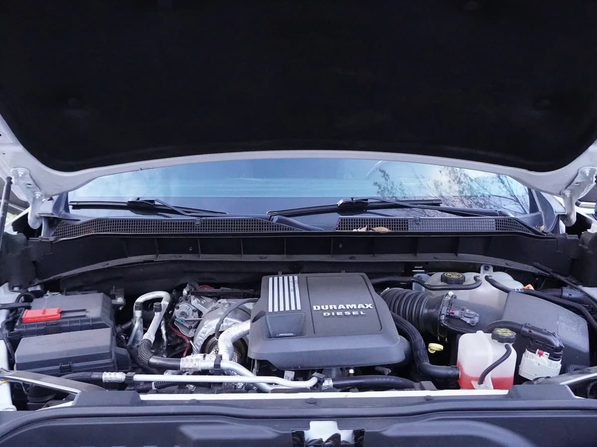 CHEVROLET Silverado Diesel 3.0L 4X4 AT 2023 - Imagen 30
