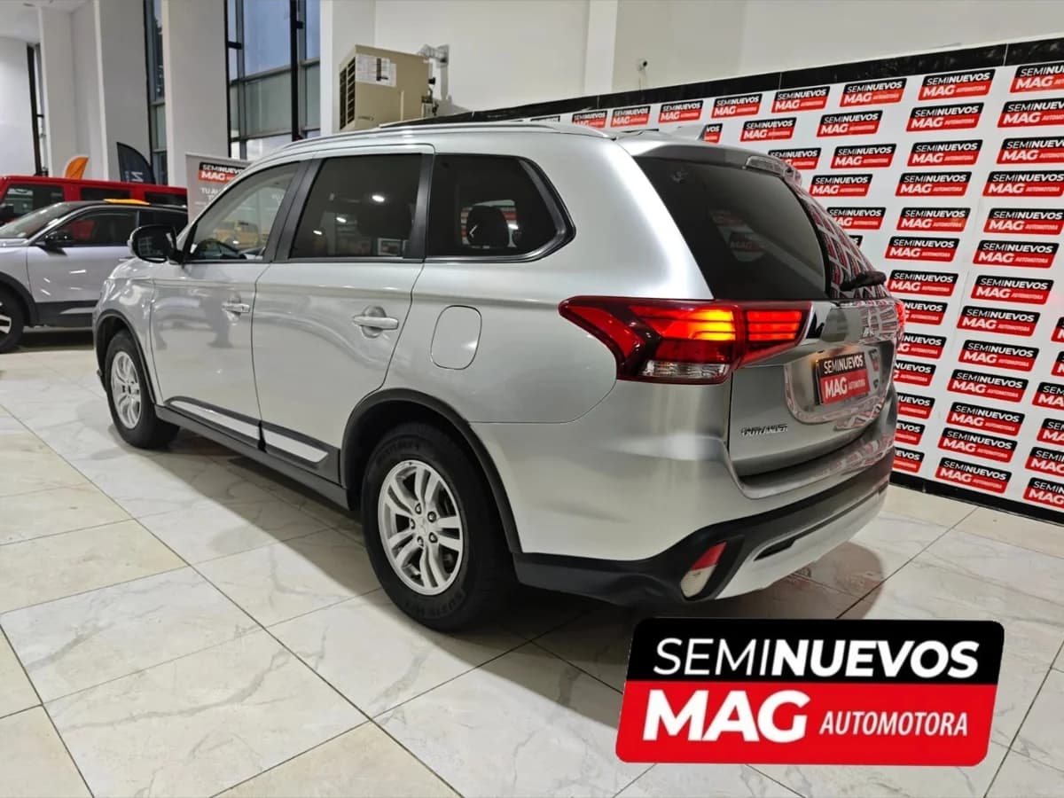 MITSUBISHI Outlander 2.0 2022 - Imagen 3