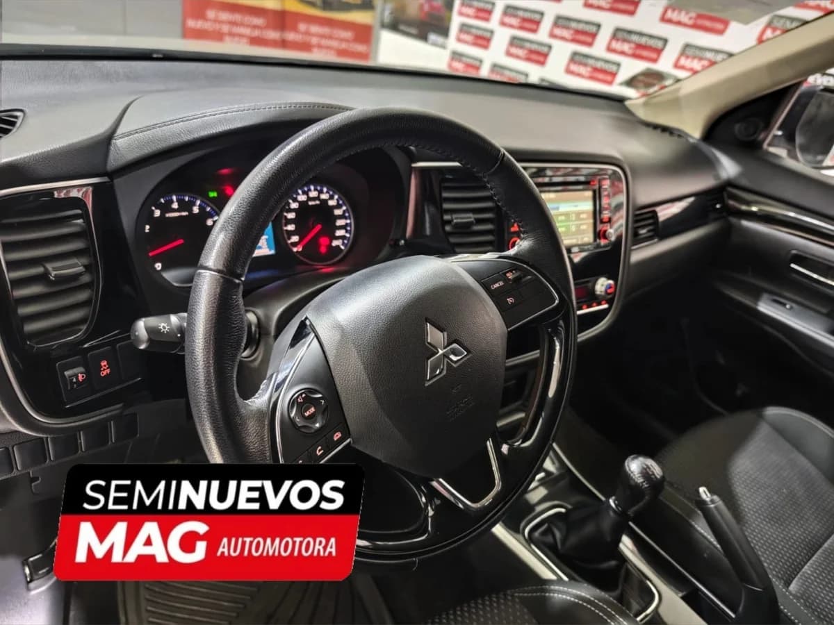 MITSUBISHI Outlander 2.0 2022 - Imagen 6