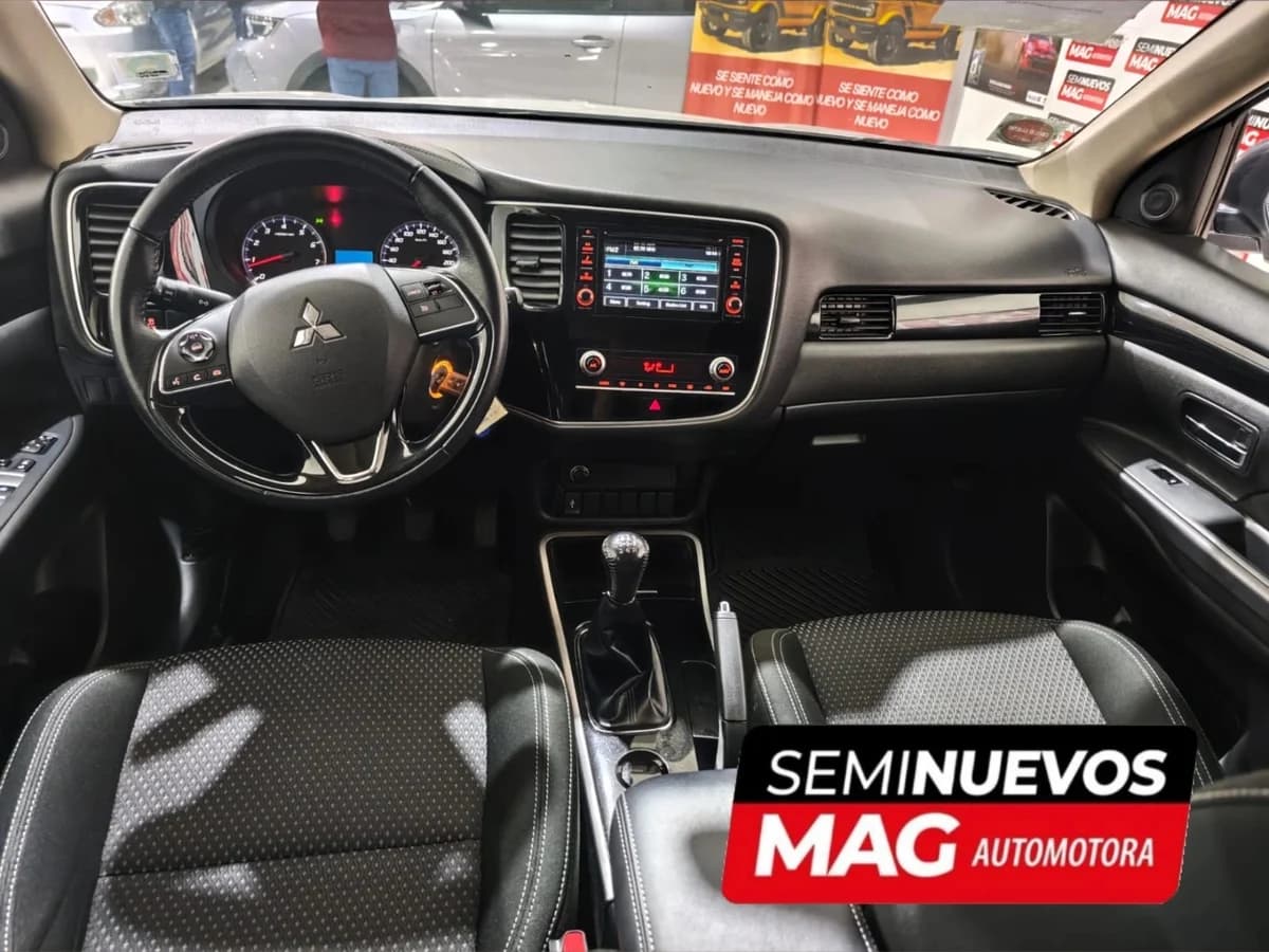 MITSUBISHI Outlander 2.0 2022 - Imagen 8