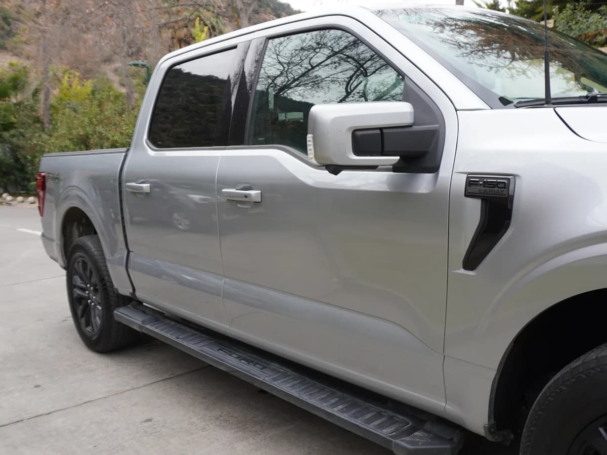 FORD F 150 LARIAT BLACK 5.0 V8 2025 Facturable - Imagen 13