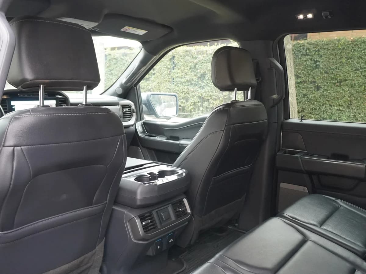 FORD F 150 LARIAT BLACK 5.0 V8 2025 Facturable - Imagen 18