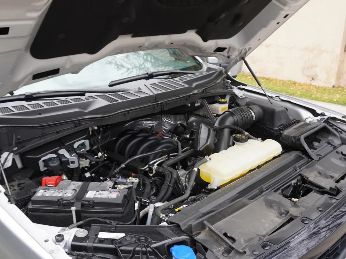 FORD F 150 LARIAT BLACK 5.0 V8 2025 Facturable - Imagen 28