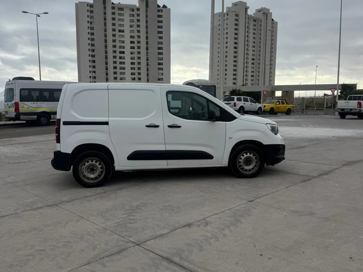 OPEL Combo 1.6 MT DIESEL 2022 - Imagen 4