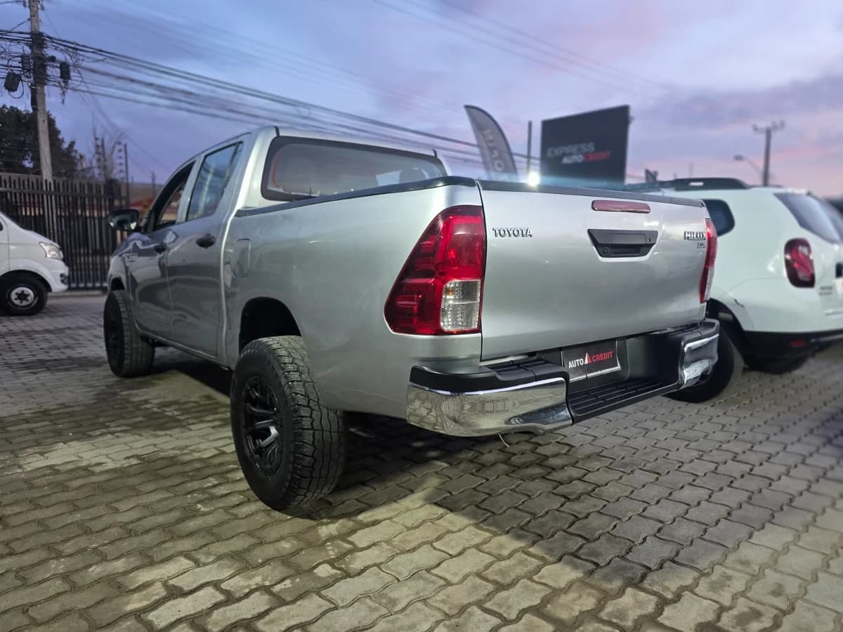 TOYOTA HILUX DX 4X4 2.4 2021 - Imagen 2