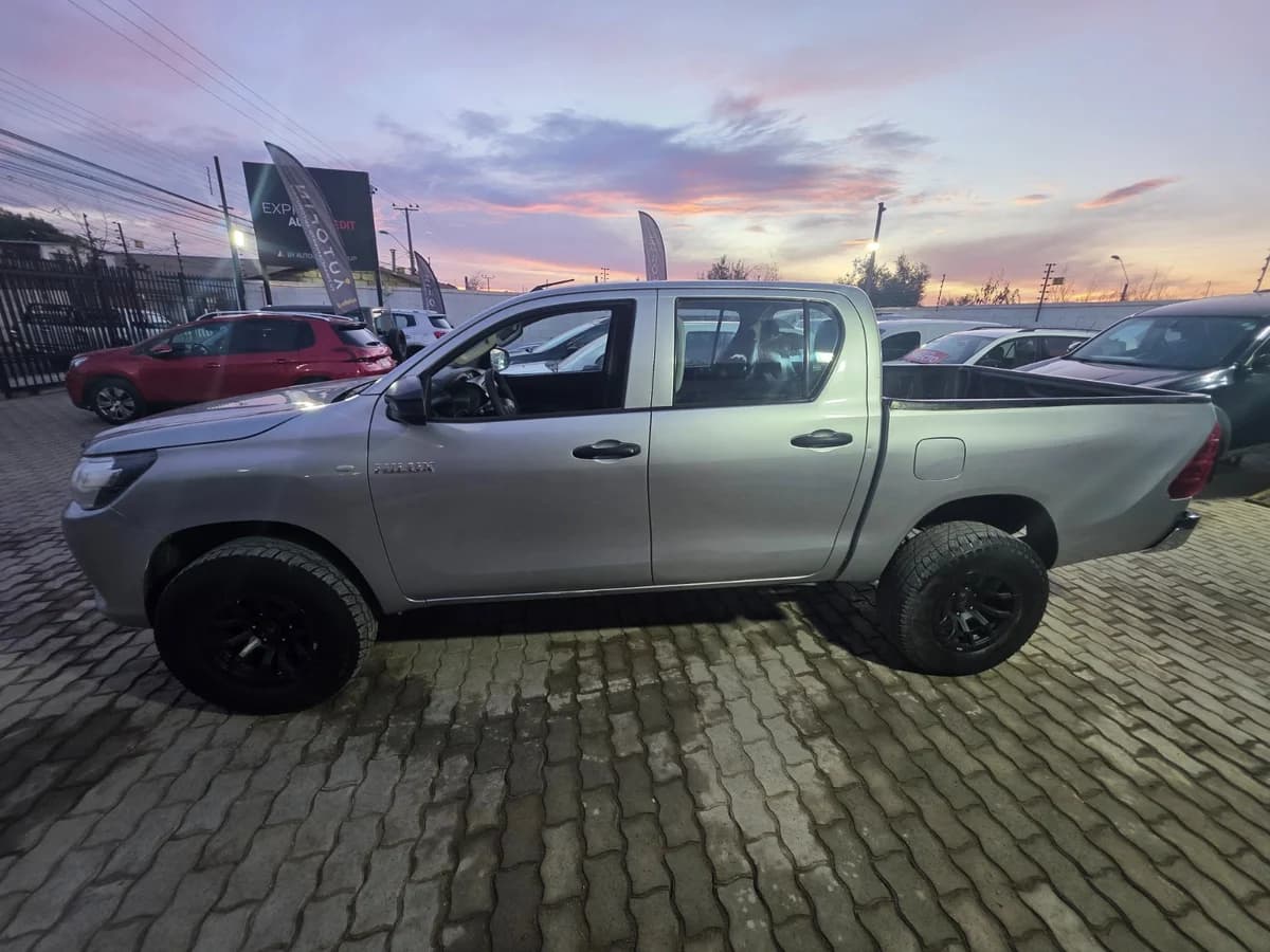 TOYOTA HILUX DX 4X4 2.4 2021 - Imagen 5