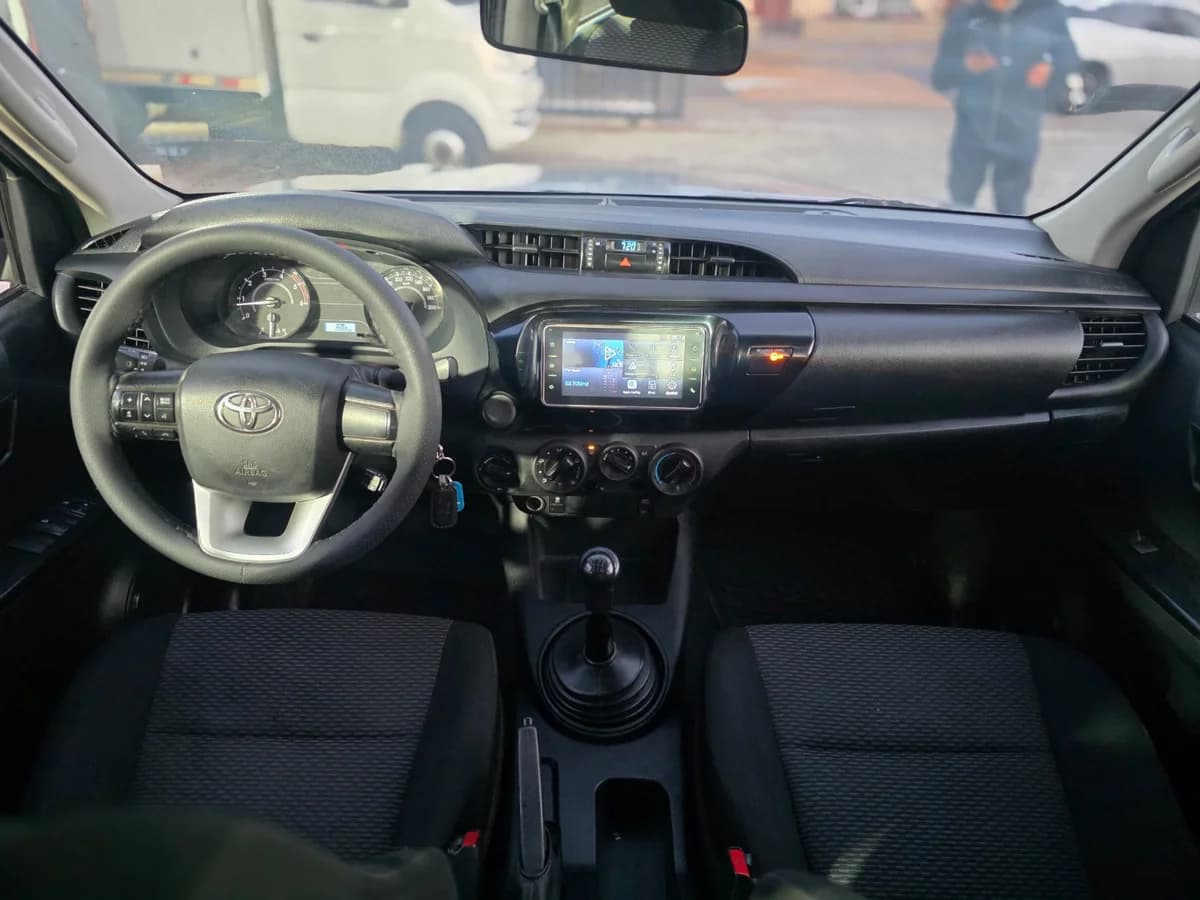 TOYOTA HILUX DX 4X4 2.4 2021 - Imagen 8