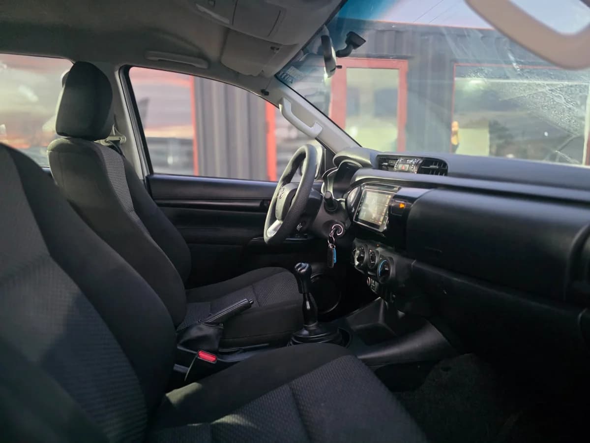 TOYOTA HILUX DX 4X4 2.4 2021 - Imagen 10