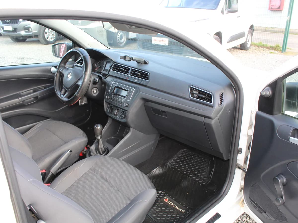 VOLKSWAGEN Saveiro 1.6 POWER PLUS 4X2 MT 2P 2019 - Imagen 5