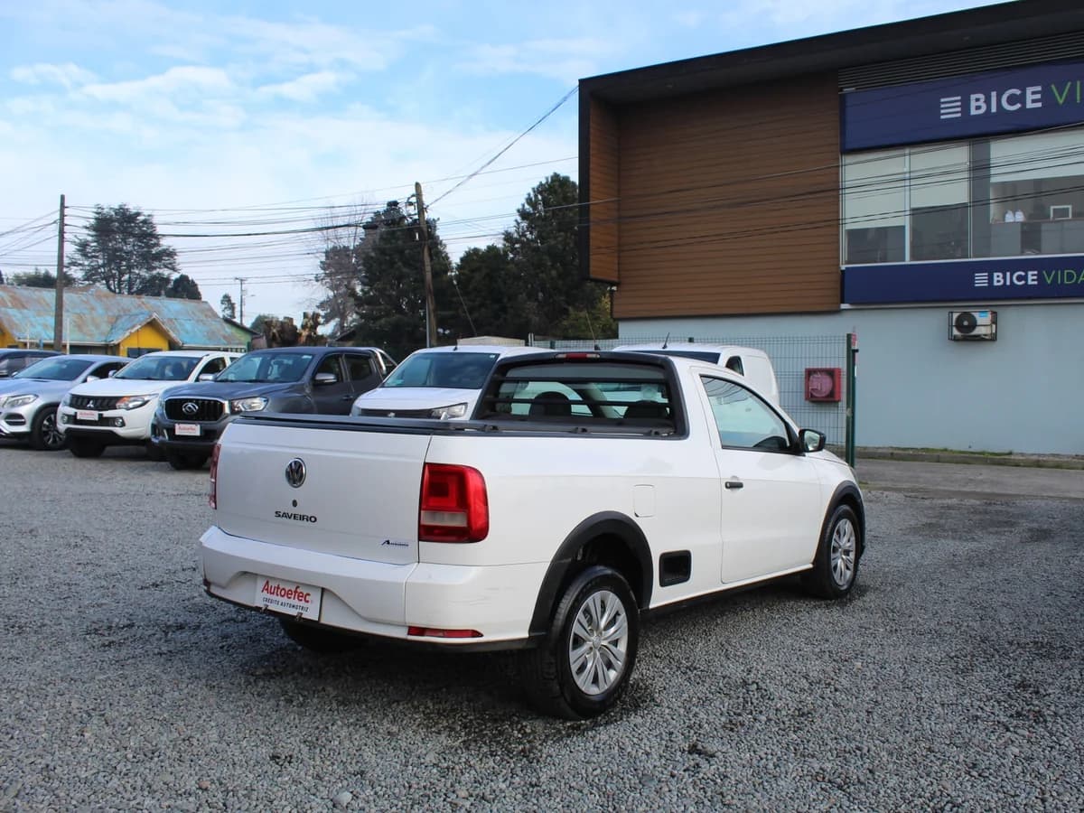 VOLKSWAGEN Saveiro 1.6 POWER PLUS 4X2 MT 2P 2019 - Imagen 7