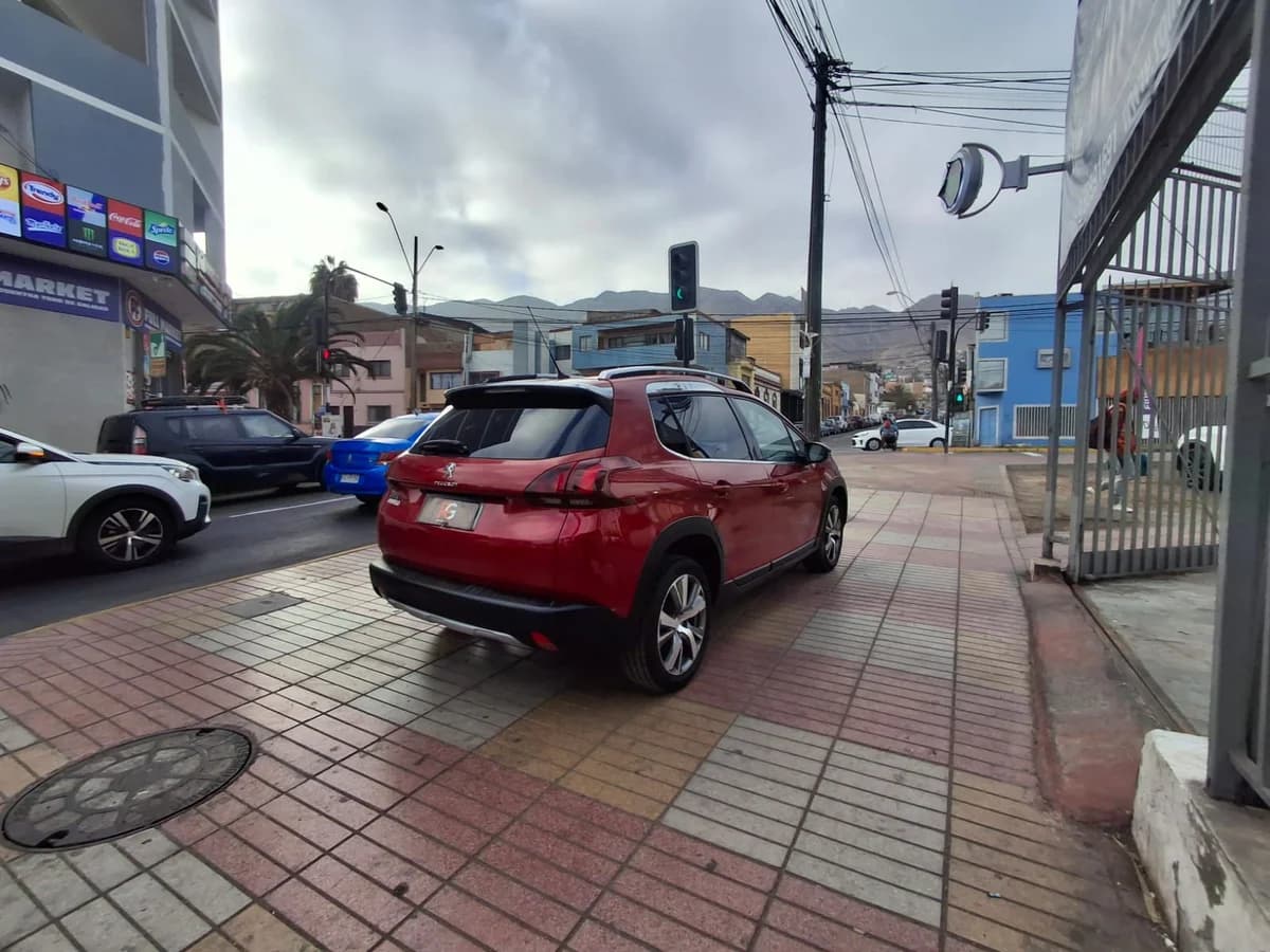 PEUGEOT 2008 ALLURE BLUEHDI 1.6 2018 - Imagen 4