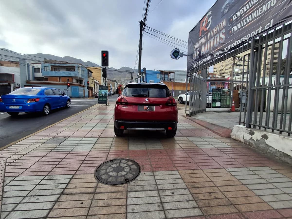 PEUGEOT 2008 ALLURE BLUEHDI 1.6 2018 - Imagen 10